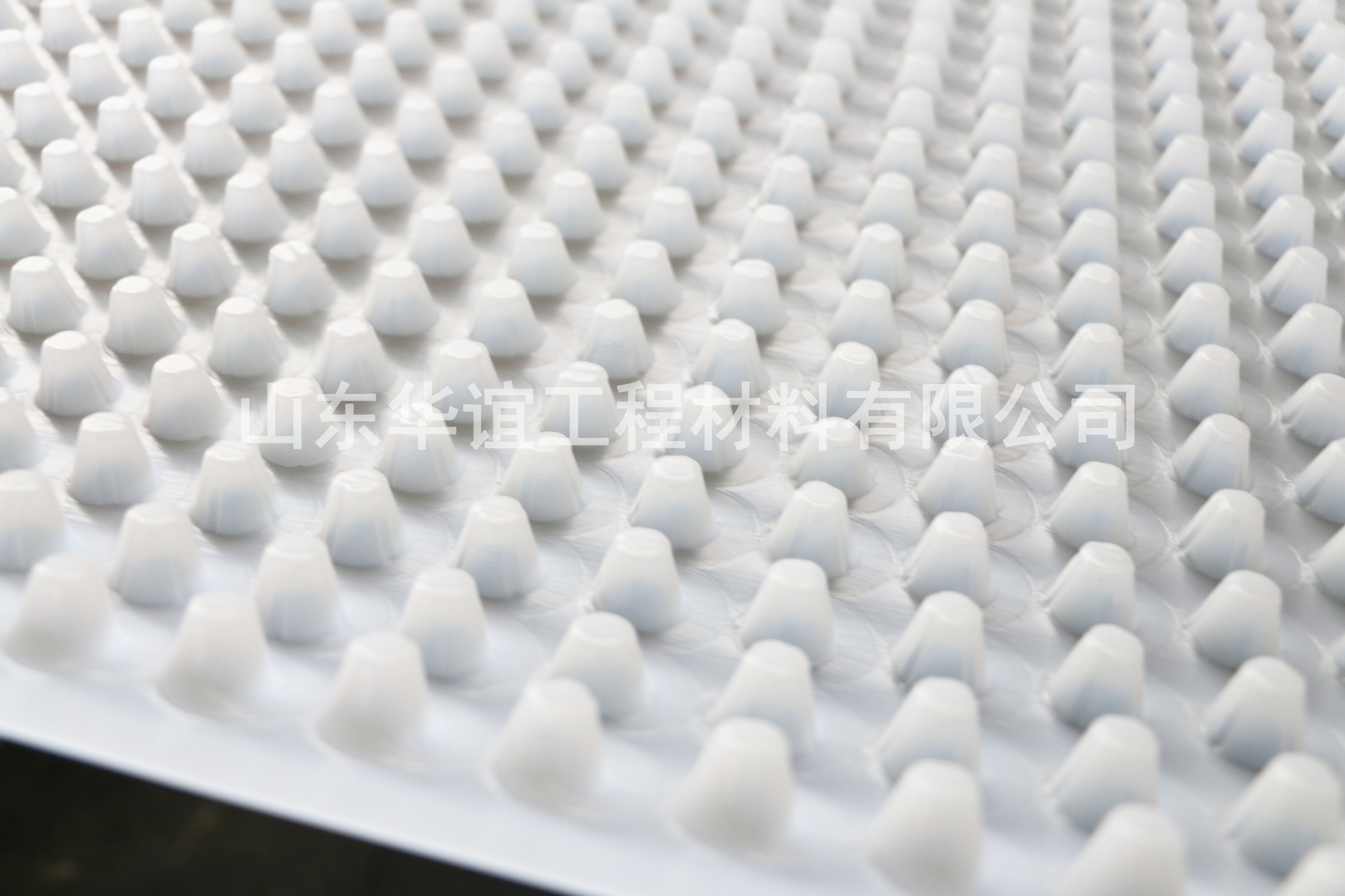 山東塑料排水板對土建的施工周期及構(gòu)筑物的使用有重要的作用